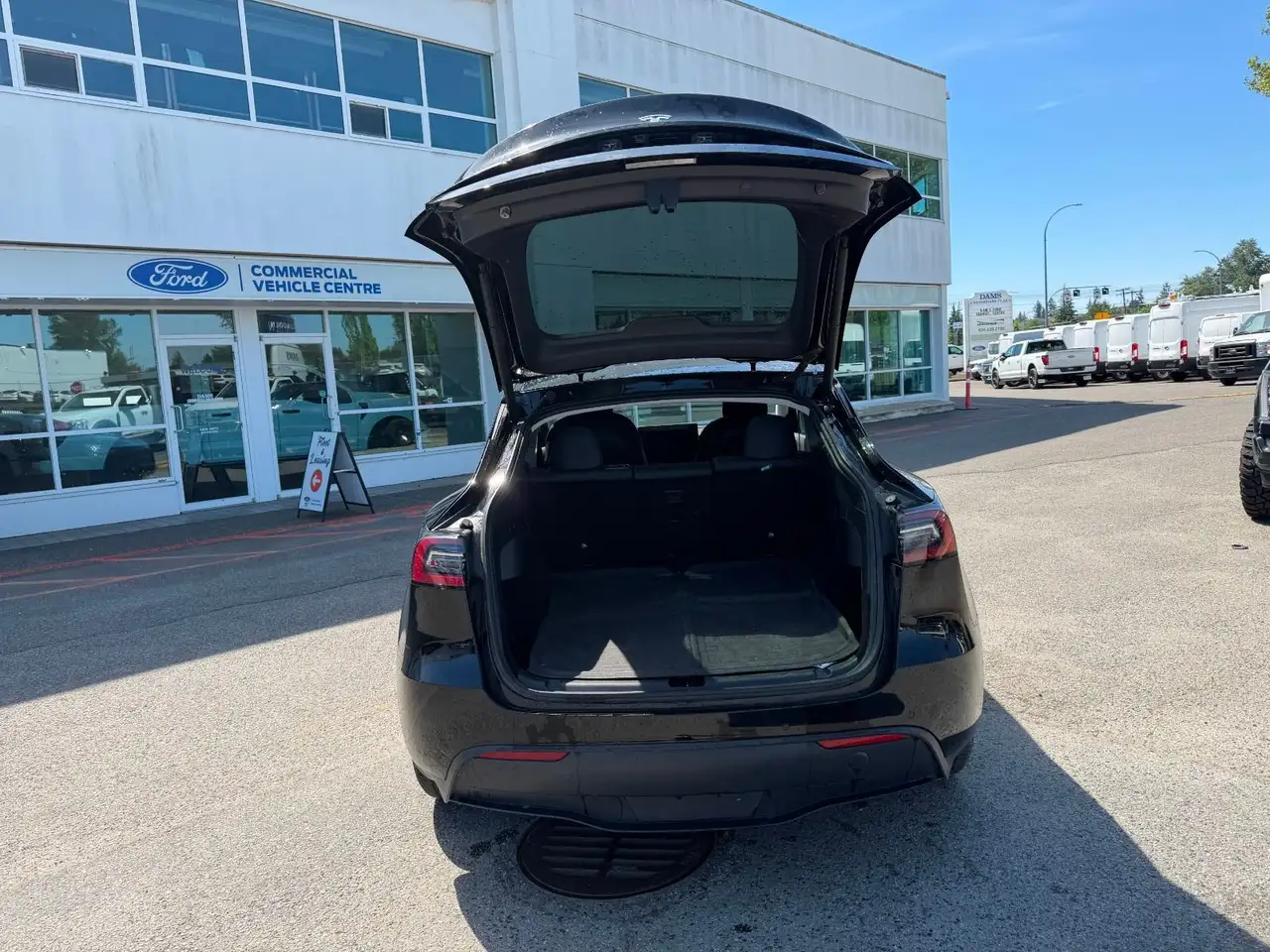 Tesla Model Y снимка Tesla Model Y