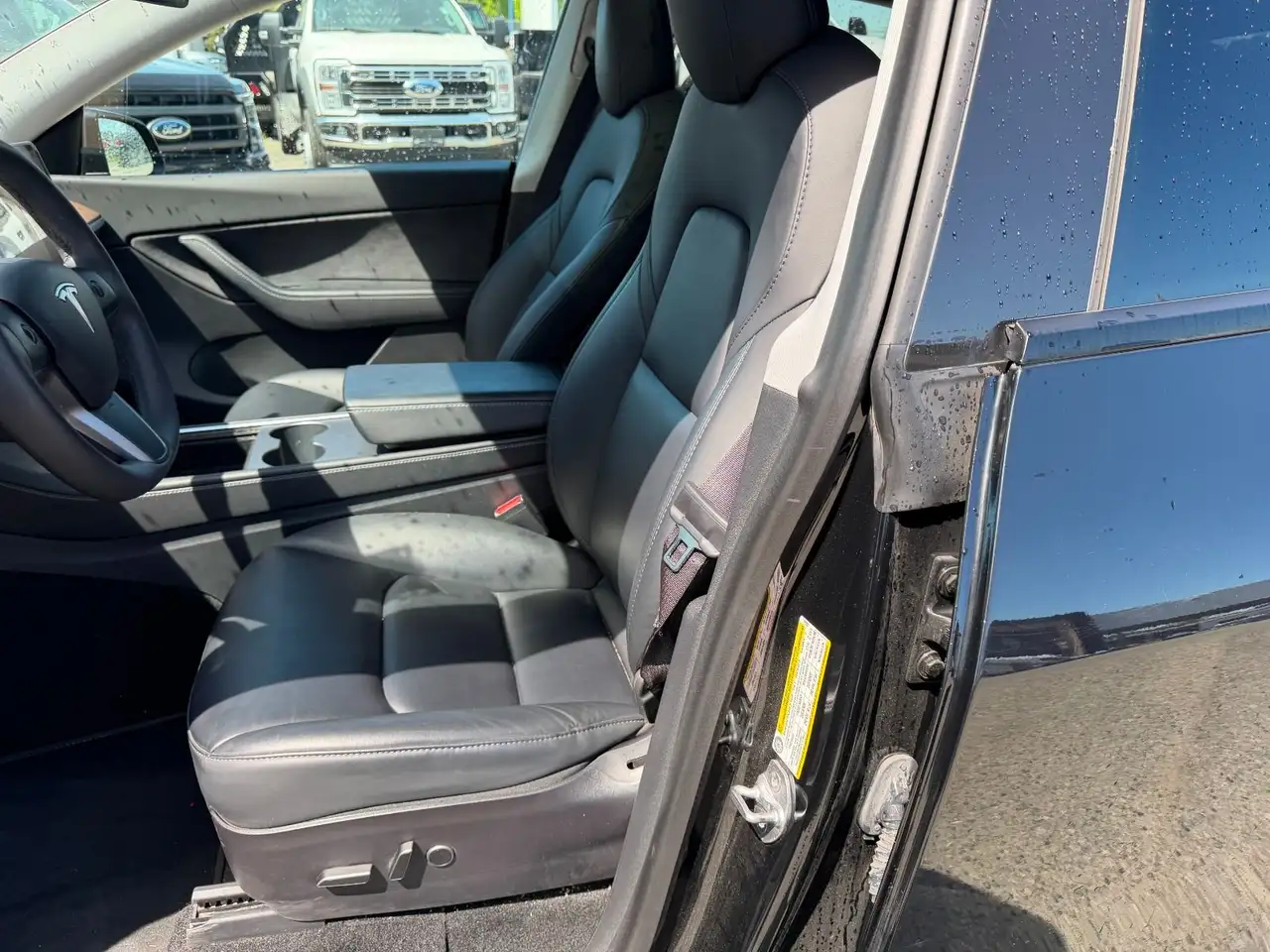 Tesla Model Y снимка Tesla Model Y