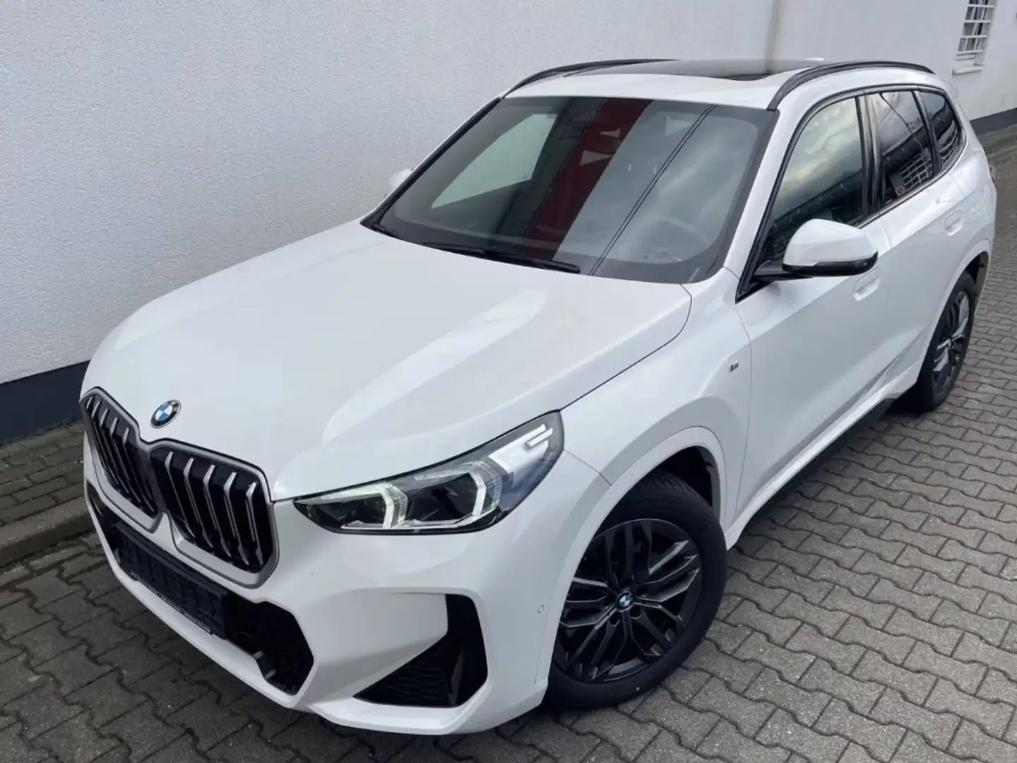 BMW X1 23 d xDrive M Sport Pano Attelage Blanc - 1