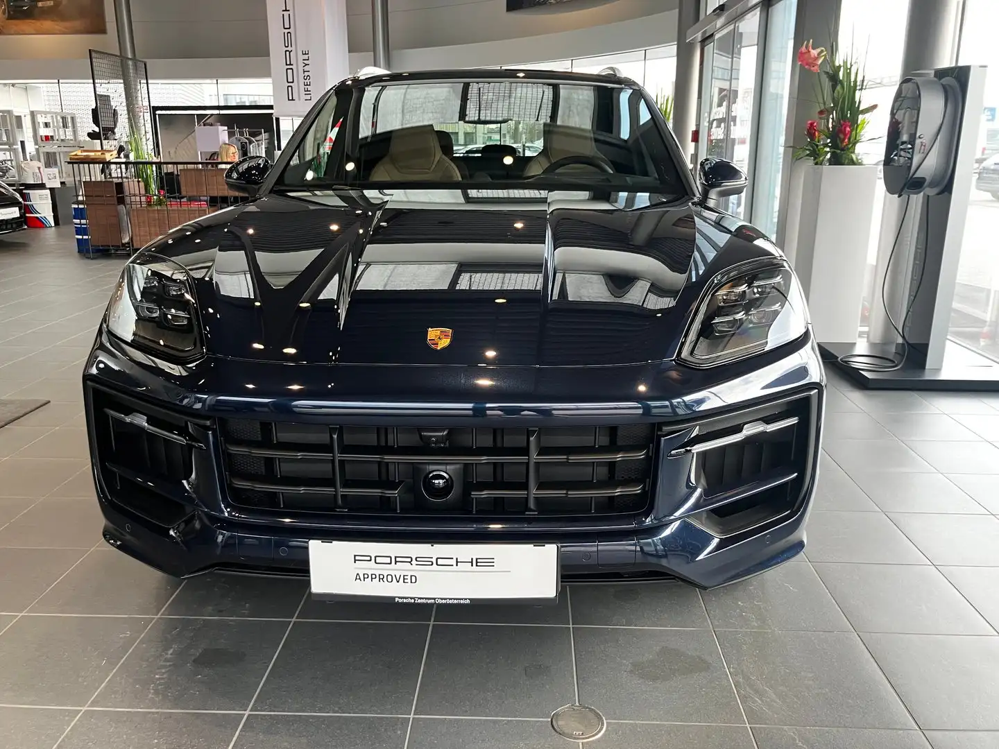 Porsche Cayenne E-Hybrid Blau - 2