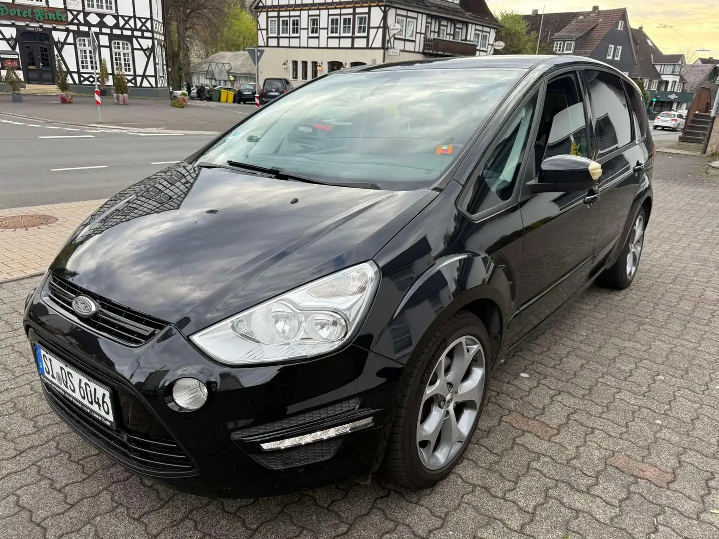 Ford S-Max 2.0 TDCI Trend*EURO 5*TÜV NEU*PRIVAT*TOP ZUS Schwarz - 1
