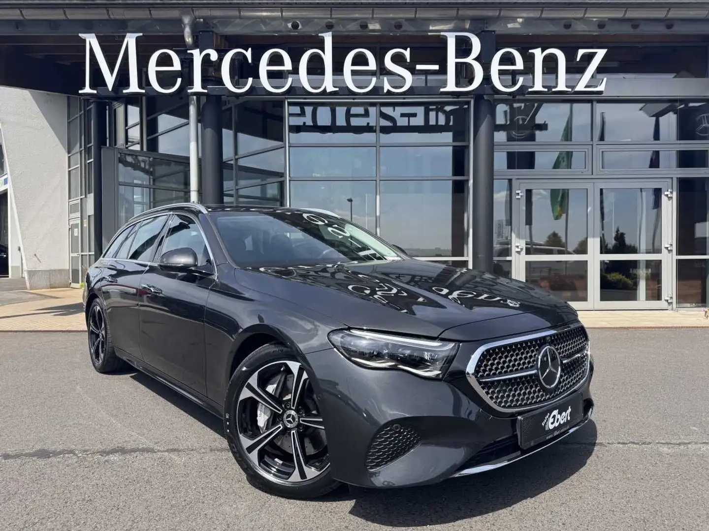 Mercedes-Benz E 300 de T AVANTGARDE+AHK+Burm4D+Distr+Memory+360 Schwarz - 1