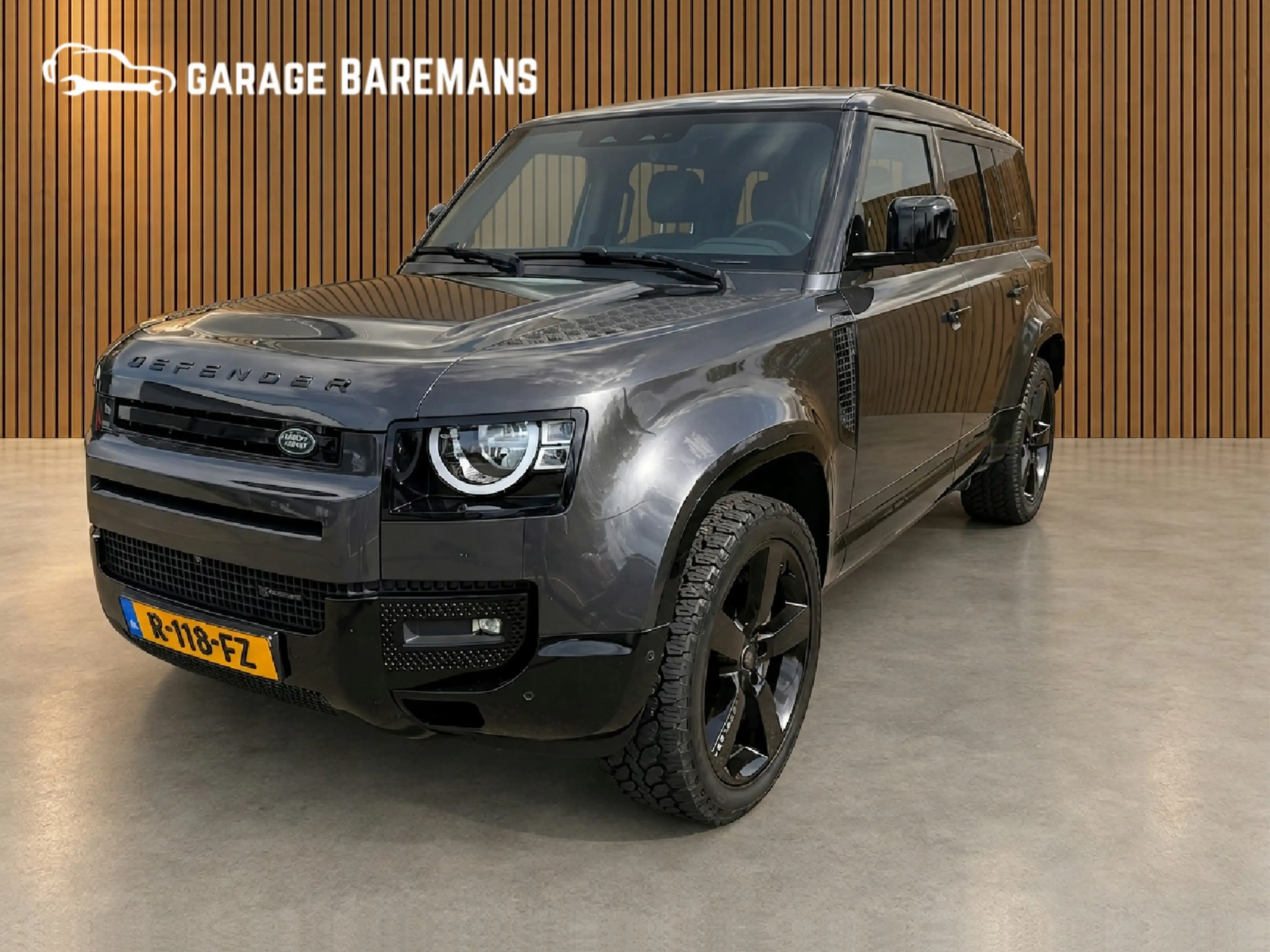 Land Rover Defender 110 2.0 P400e 110 X-Dynamic S LUCHTVERING — photo 3