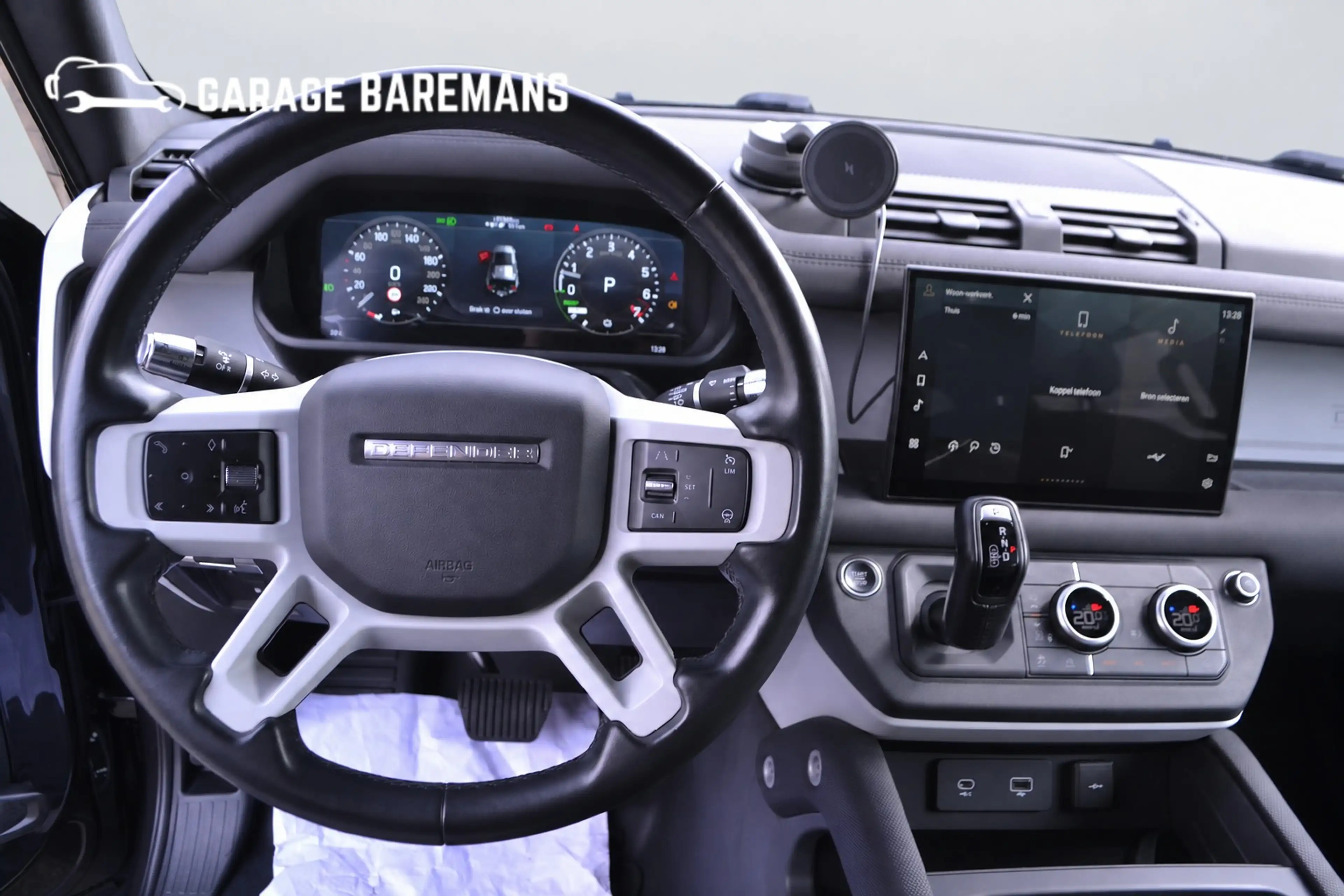 Land Rover Defender 110 2.0 P400e 110 X-Dynamic S LUCHTVERING — photo 11