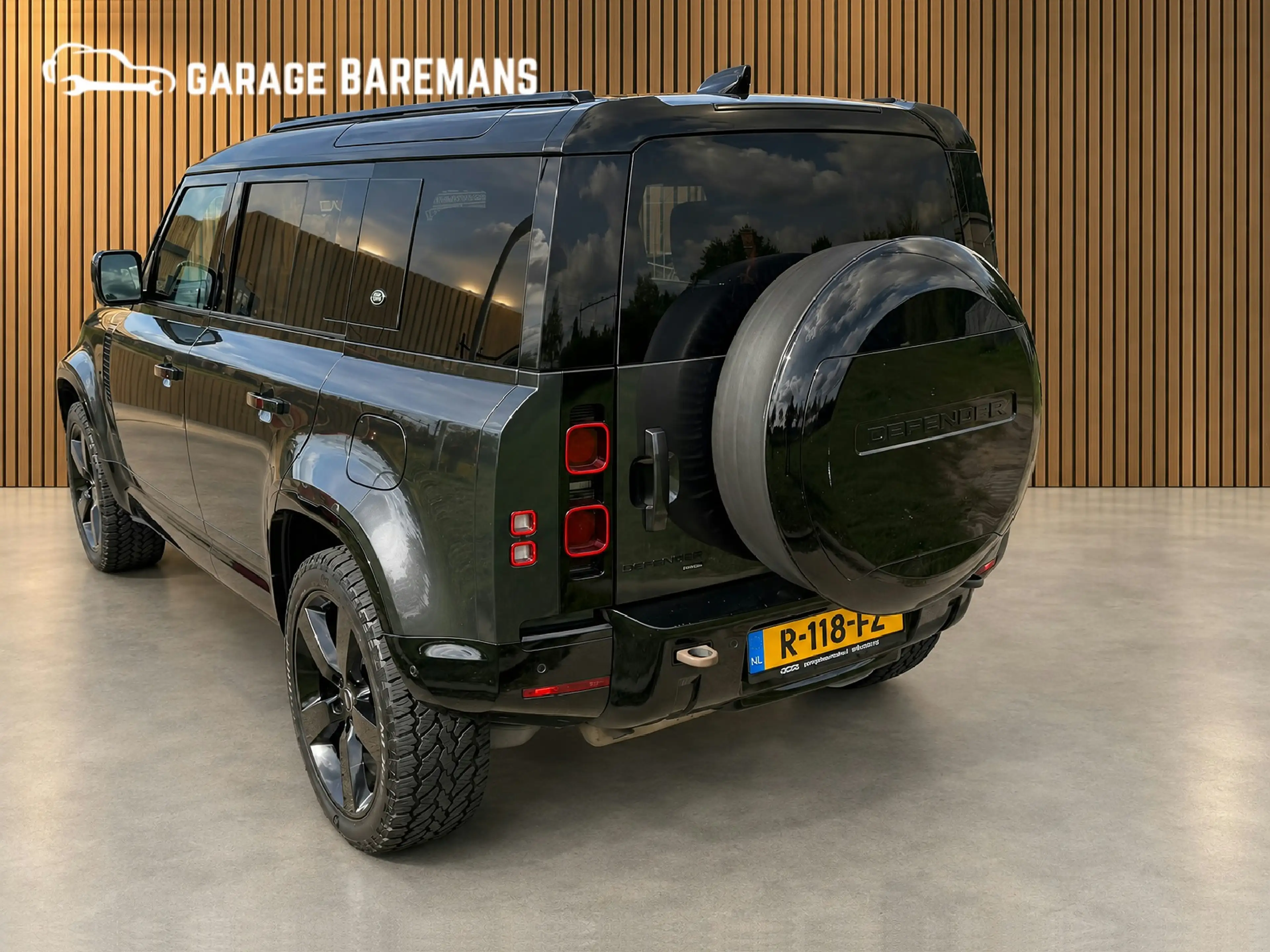 Land Rover Defender 110 2.0 P400e 110 X-Dynamic S LUCHTVERING — photo 5
