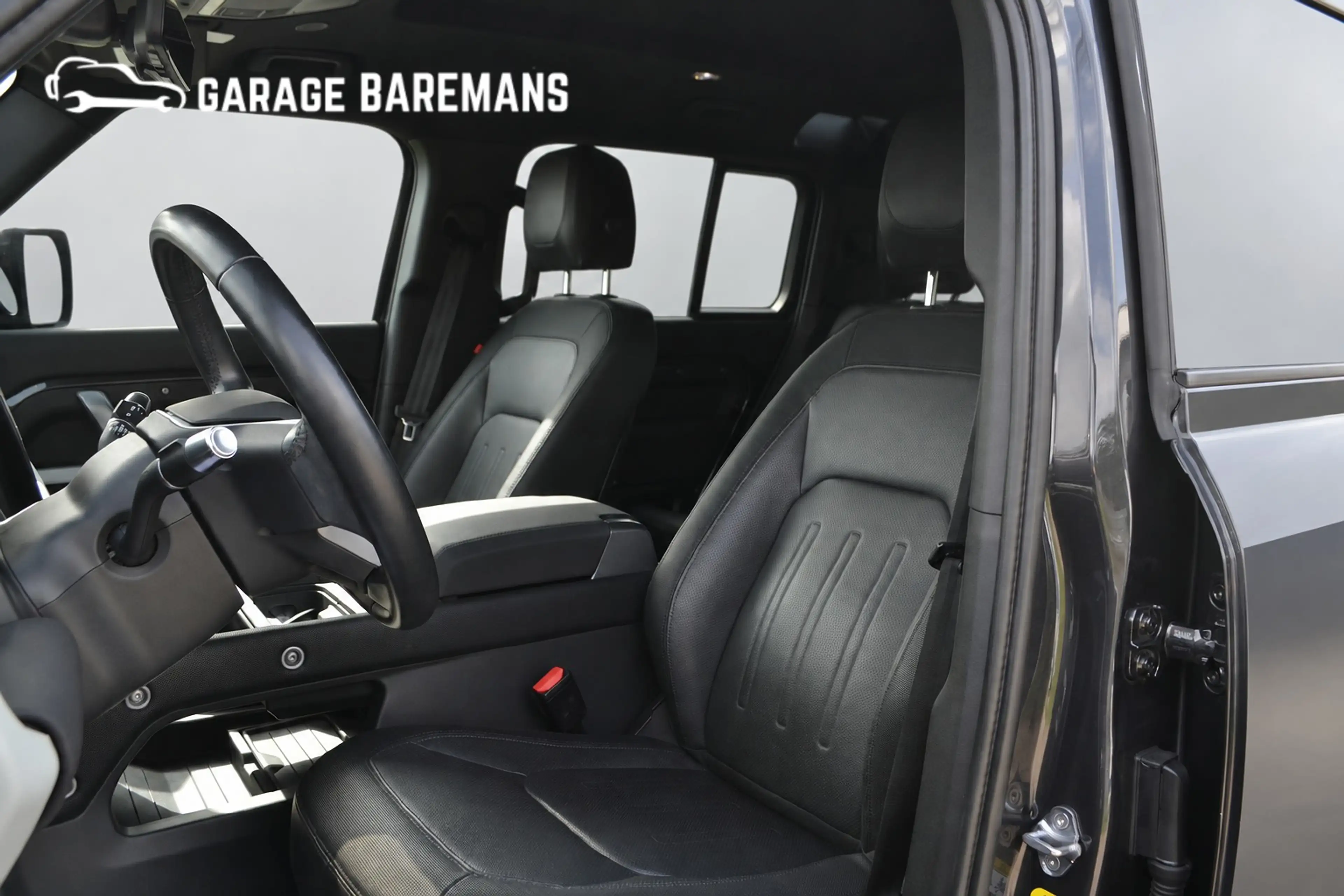 Land Rover Defender 110 2.0 P400e 110 X-Dynamic S LUCHTVERING — photo 9