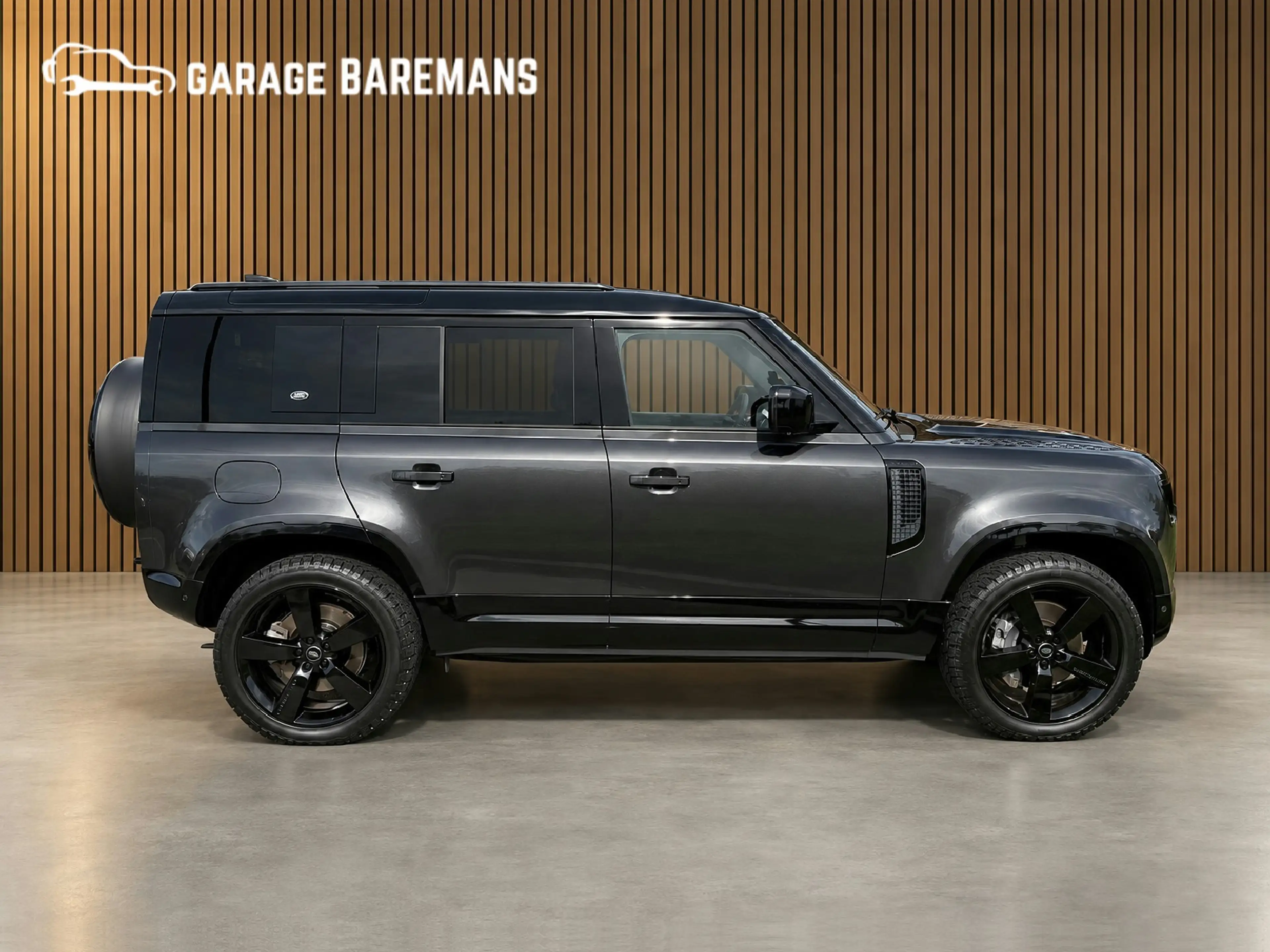 Land Rover Defender 110 2.0 P400e 110 X-Dynamic S LUCHTVERING — photo 8