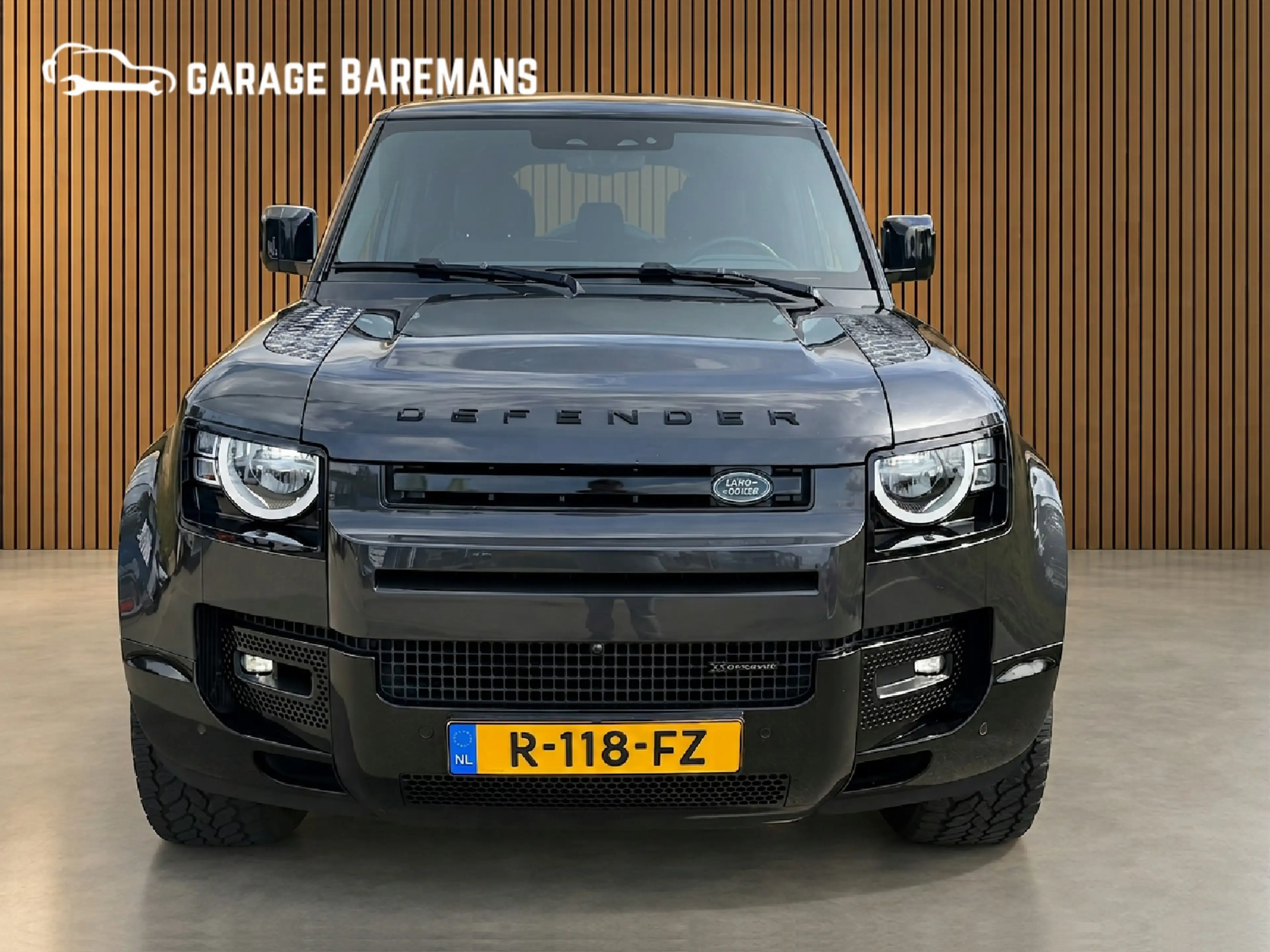 Land Rover Defender 110 2.0 P400e 110 X-Dynamic S LUCHTVERING — photo 2