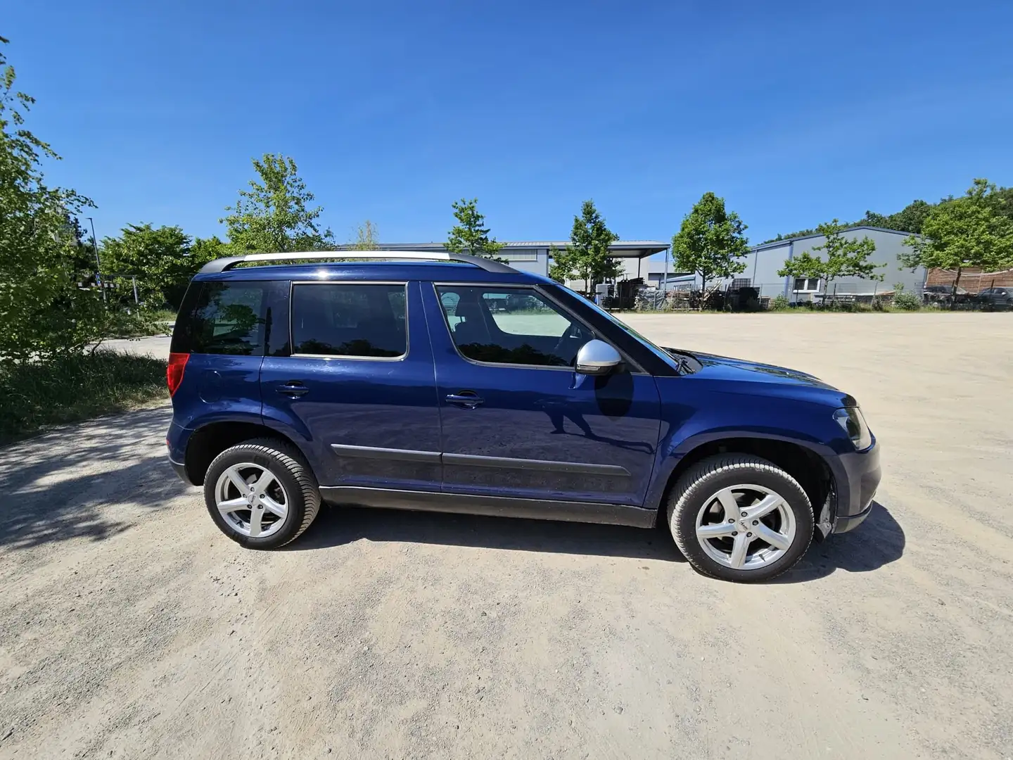 Skoda Yeti Yeti Outdoor 1.2 TSI Adventure Blau - 1
