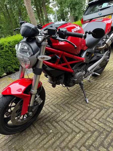 Ducati Monster 937 - foto 2