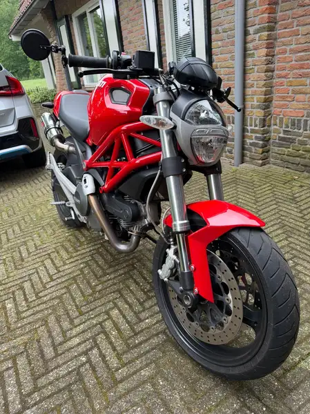 Ducati Monster 937