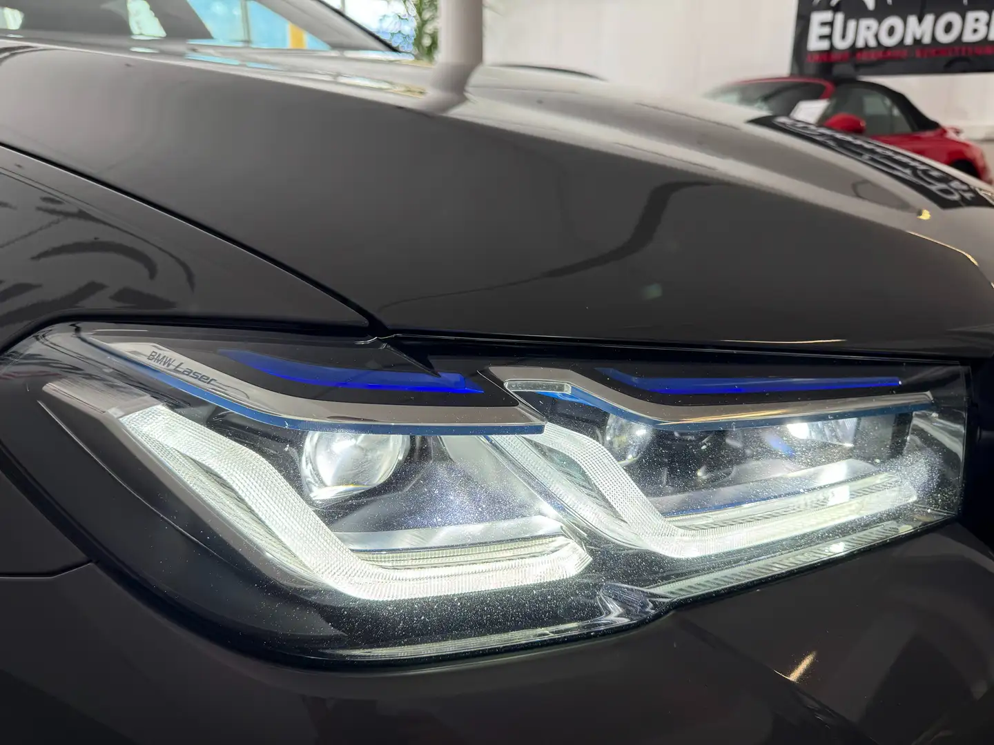 BMW 520 d M Sport-Paket *RFK*LASER**TOTW.*Innovations-P* Grau - 2