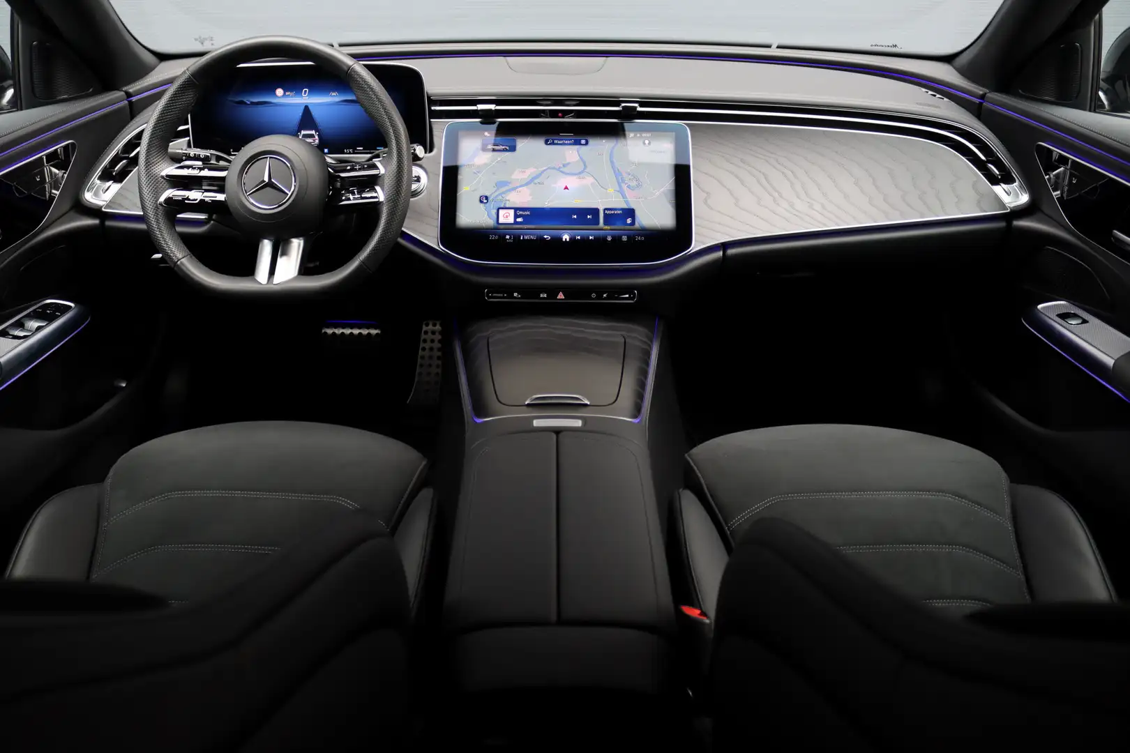 Mercedes-Benz E 200 Estate AMG Line Aut9 | Distronic | Trekhaak | Verw Schwarz - 2