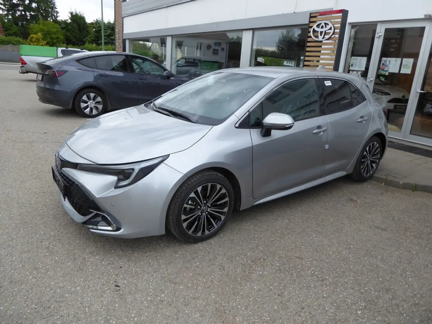 Toyota Corolla 1,8 Hybrid Active Drive *VERFÜGBAR* Silber - 2