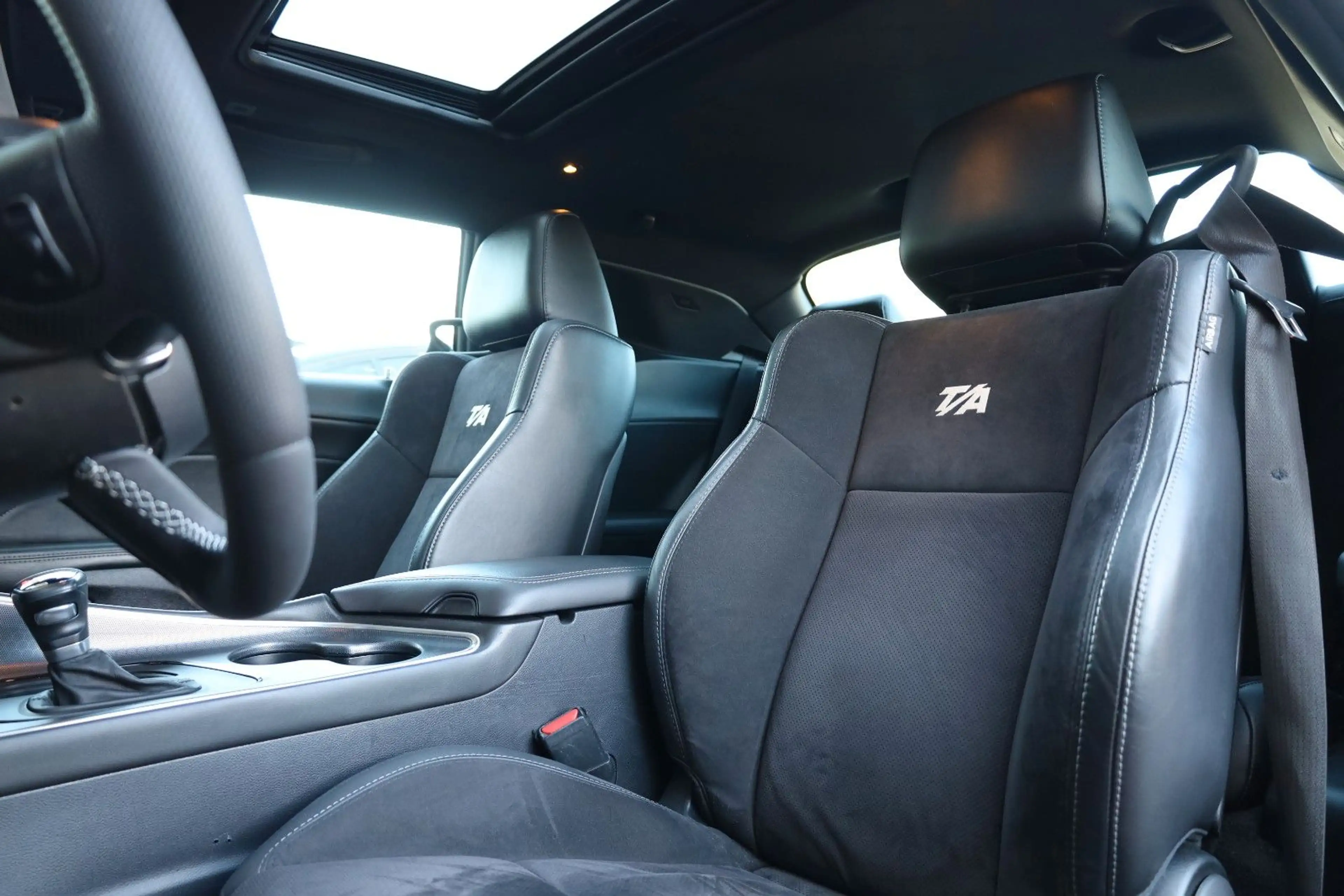 Dodge Challenger 5.7 TA Plus/PerfPages/Alpine/SHZ/R20 — photo 11