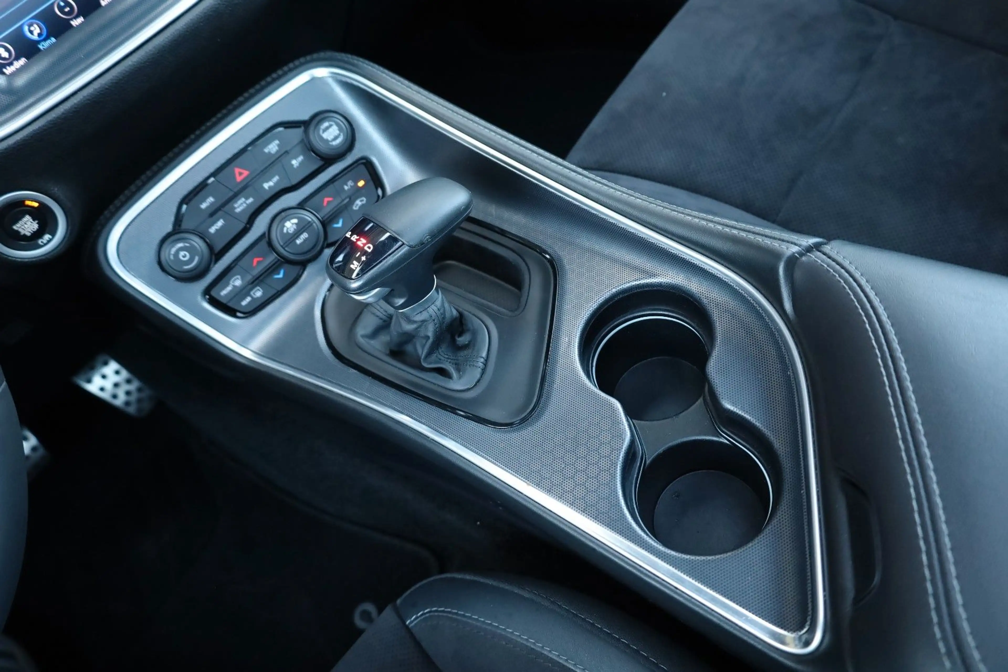 Dodge Challenger 5.7 TA Plus/PerfPages/Alpine/SHZ/R20 — photo 15