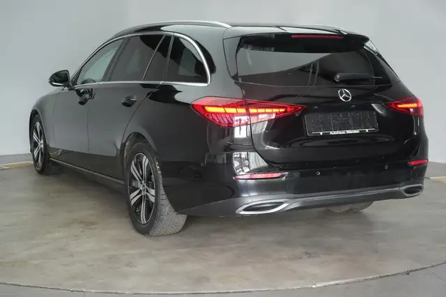 Mercedes-Benz C-Class view 4