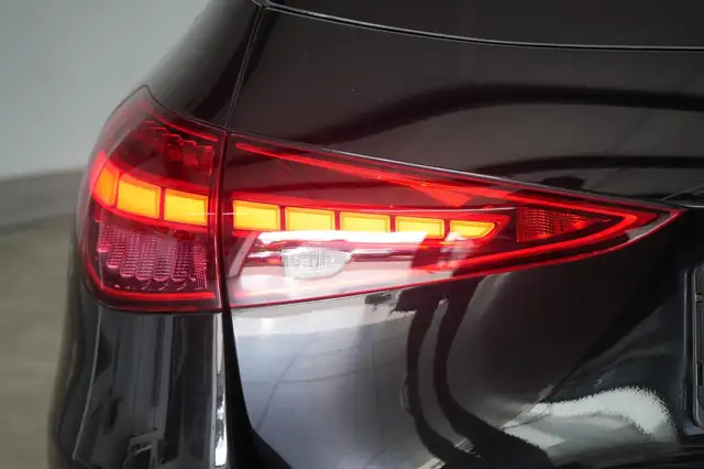 Mercedes-Benz C-Class view 10