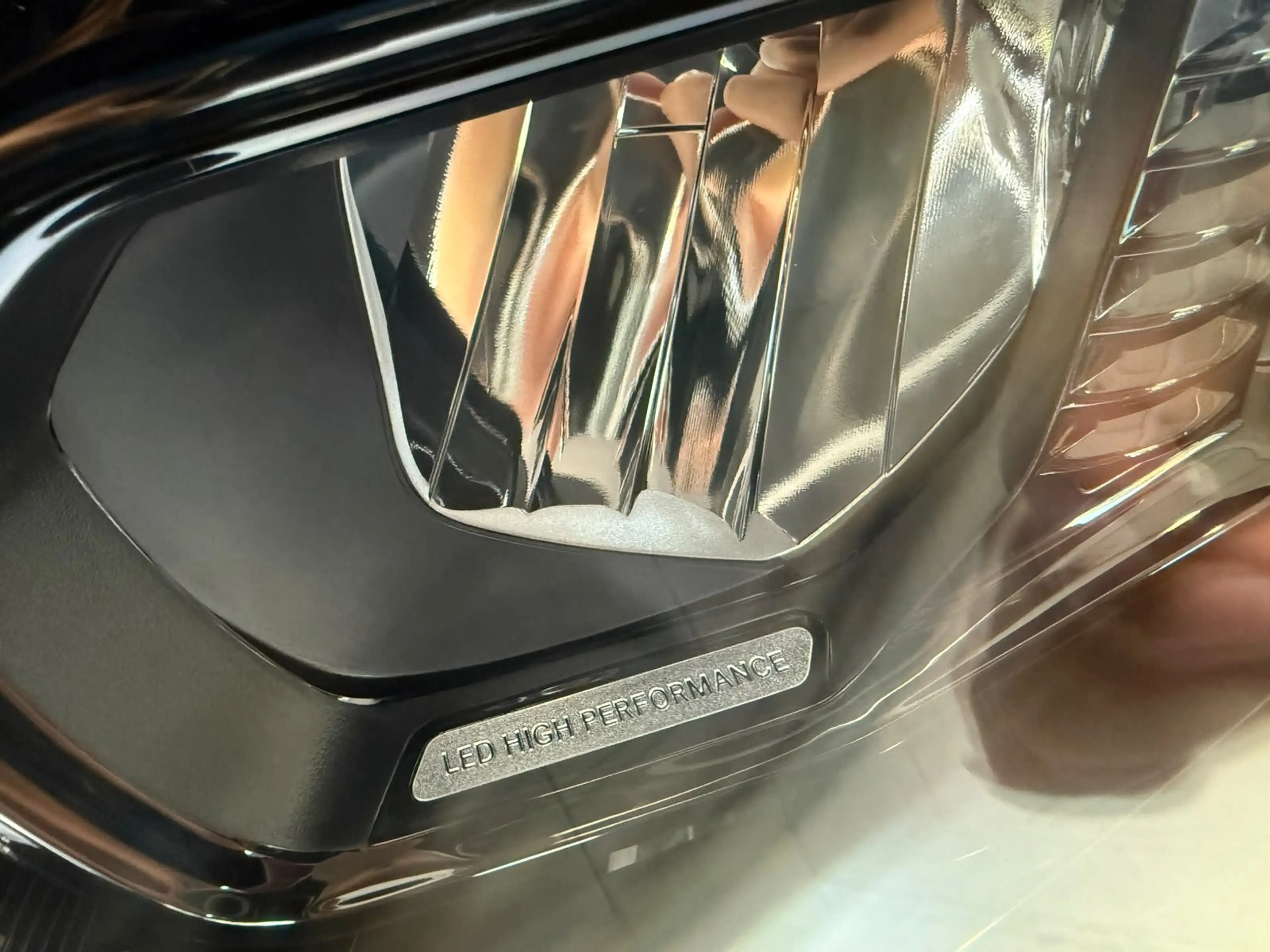 Mercedes-Benz EQA 350 4M ELECTRIC ART PANO+BURM+HUD+DISTR+AHK — photo 3
