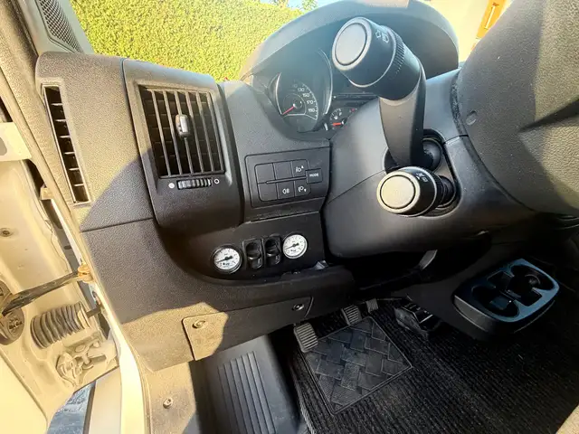 Weinsberg CaraHome 700 DG | 4.0t | 300Ah | Klima | Solar Ansicht 5