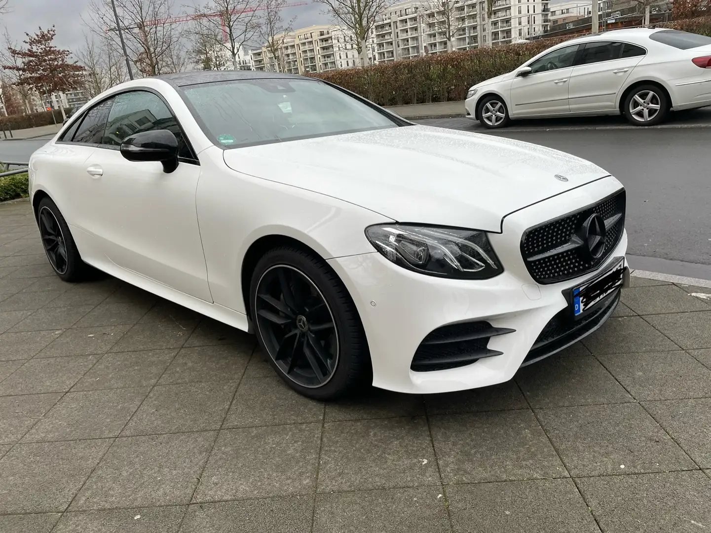 Mercedes-Benz E 400 4Matic Coupe 9G-TRONIC AMG Line Weiß - 1