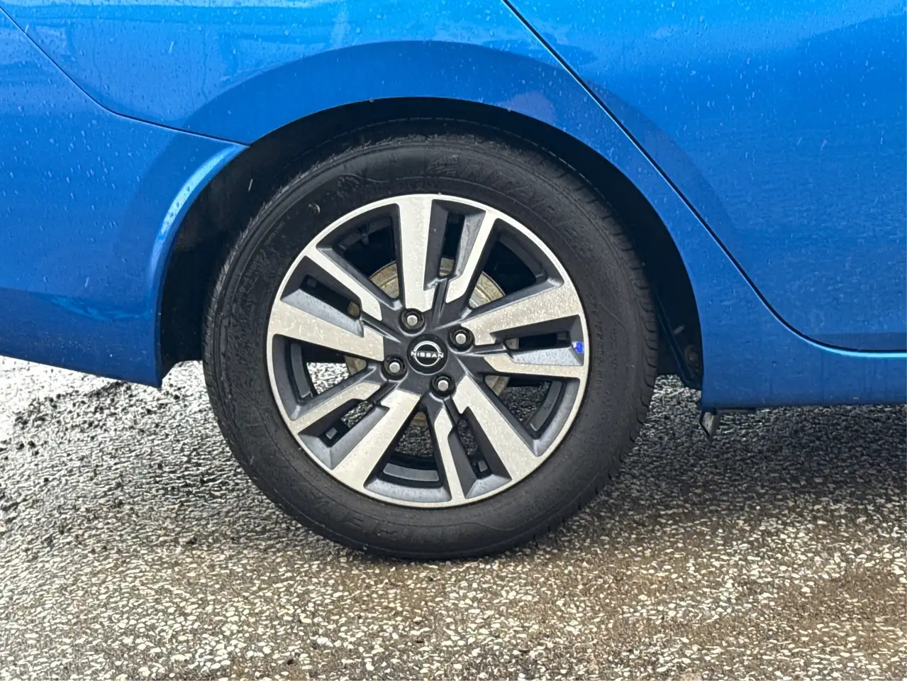 Nissan Versa снимка Nissan Versa