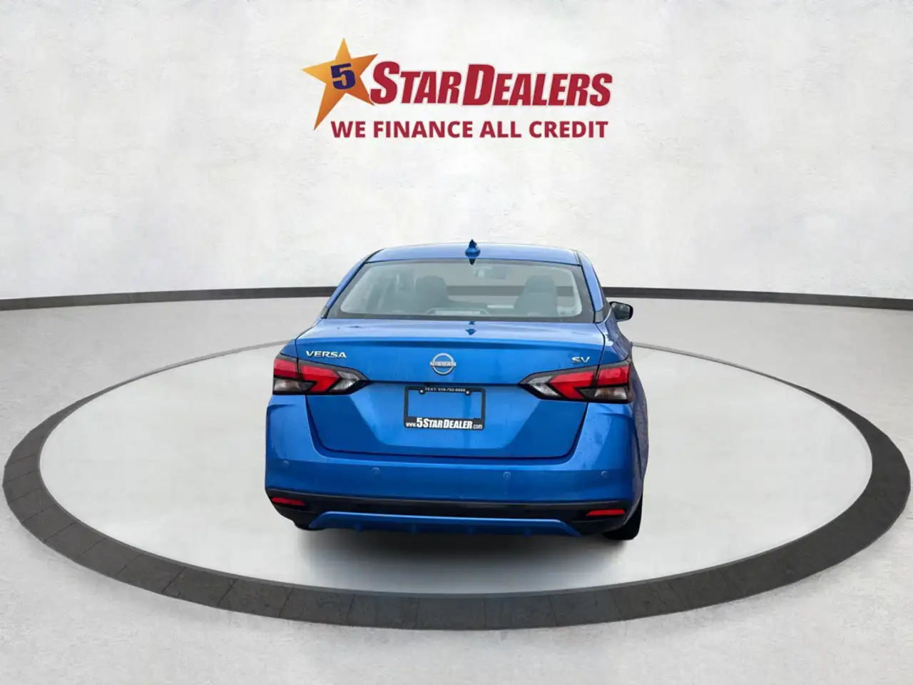 Nissan Versa снимка Nissan Versa