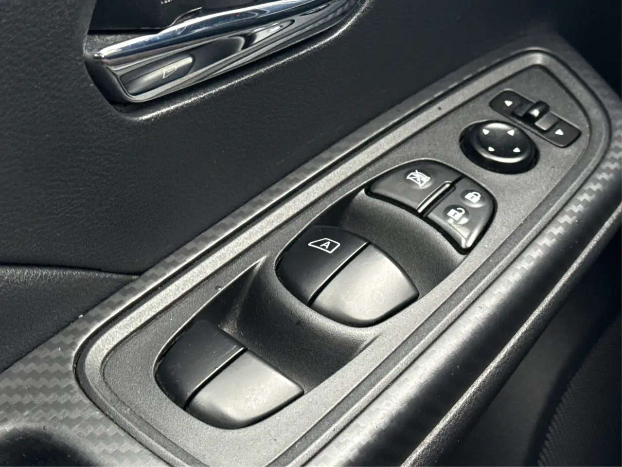 Nissan Versa снимка Nissan Versa