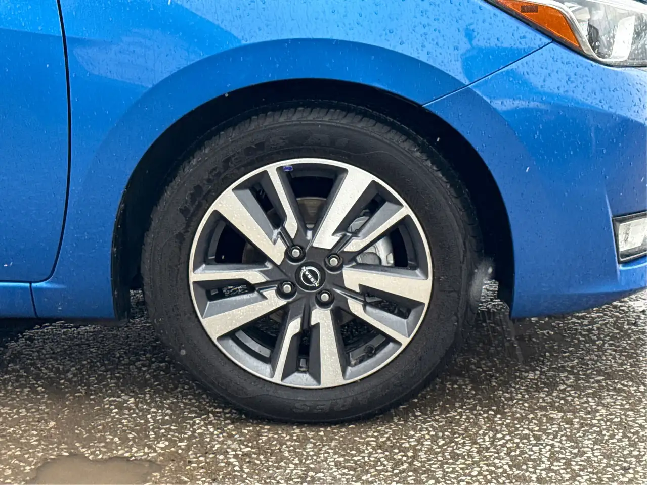 Nissan Versa снимка Nissan Versa
