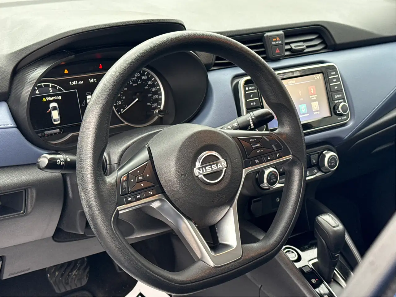 Nissan Versa снимка Nissan Versa
