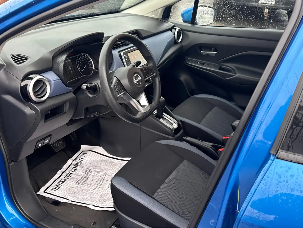 Nissan Versa снимка Nissan Versa
