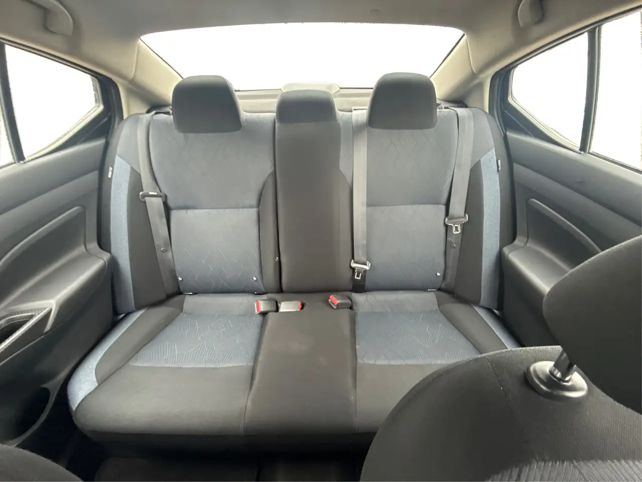 Nissan Versa снимка Nissan Versa