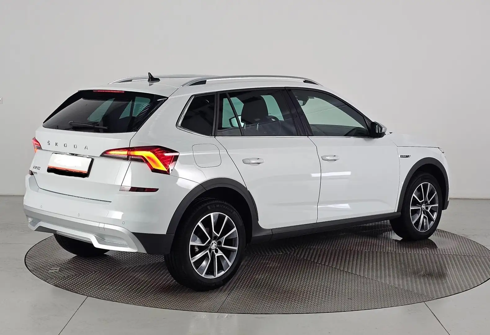 Skoda Kamiq Scoutline 1.0 TSI DSG, ACC, AHK Weiß - 2