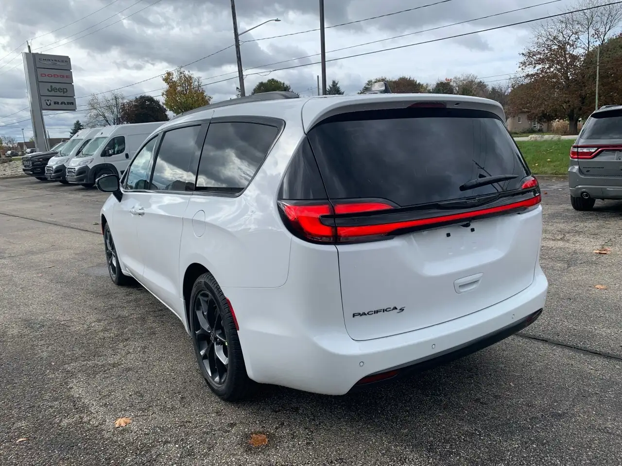 Chrysler Pacifica снимка Chrysler Pacifica