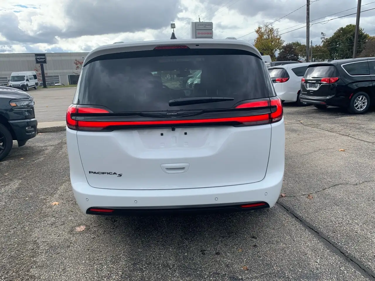 Chrysler Pacifica снимка Chrysler Pacifica