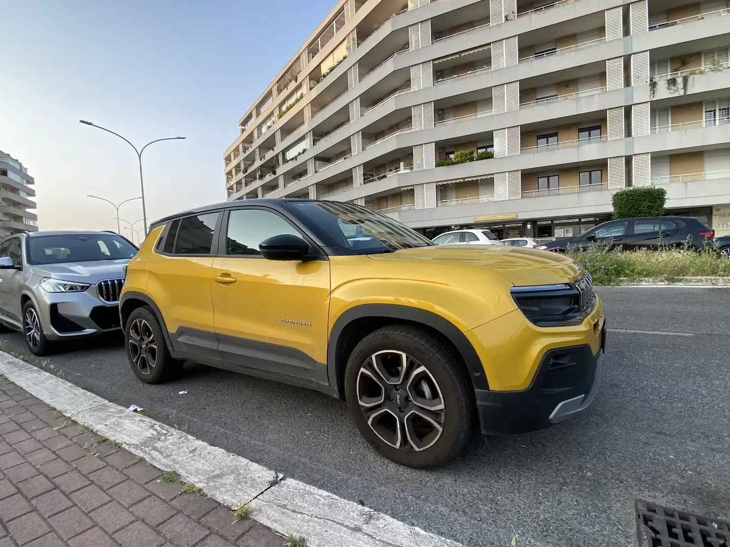 Jeep Avenger 1.2 turbo Summit fwd 100cv Złoty - 2