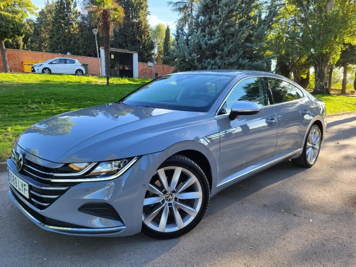 Volkswagen Arteon 2.0TDI Elegance 110kW Gris - 1