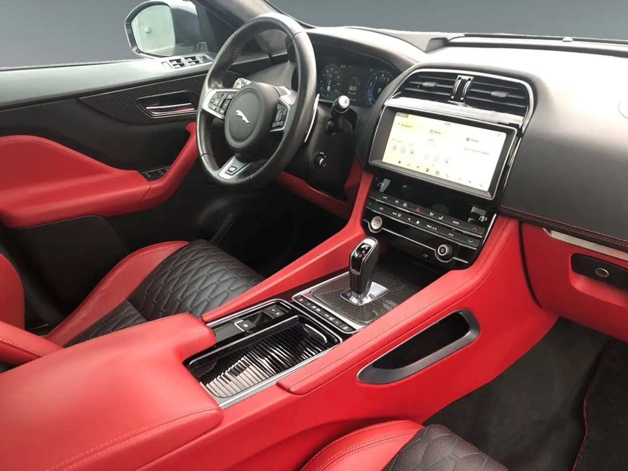 Jaguar F-Pace снимка Jaguar F-Pace