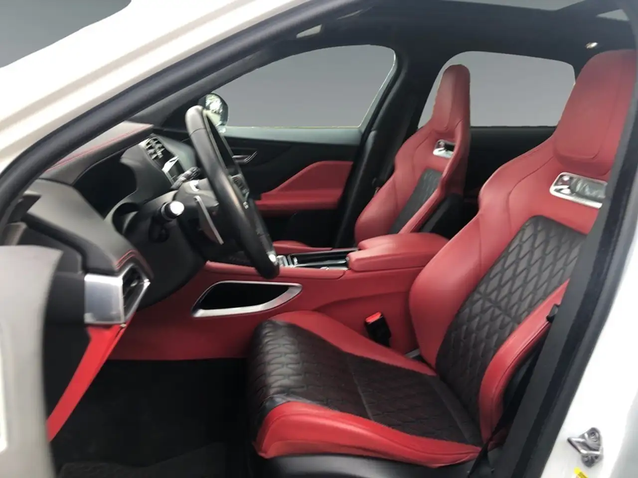 Jaguar F-Pace снимка Jaguar F-Pace