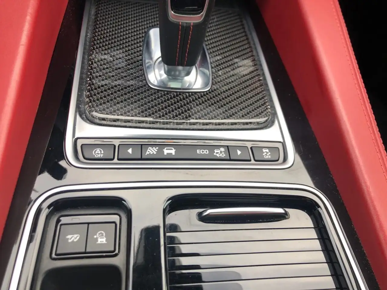 Jaguar F-Pace снимка Jaguar F-Pace