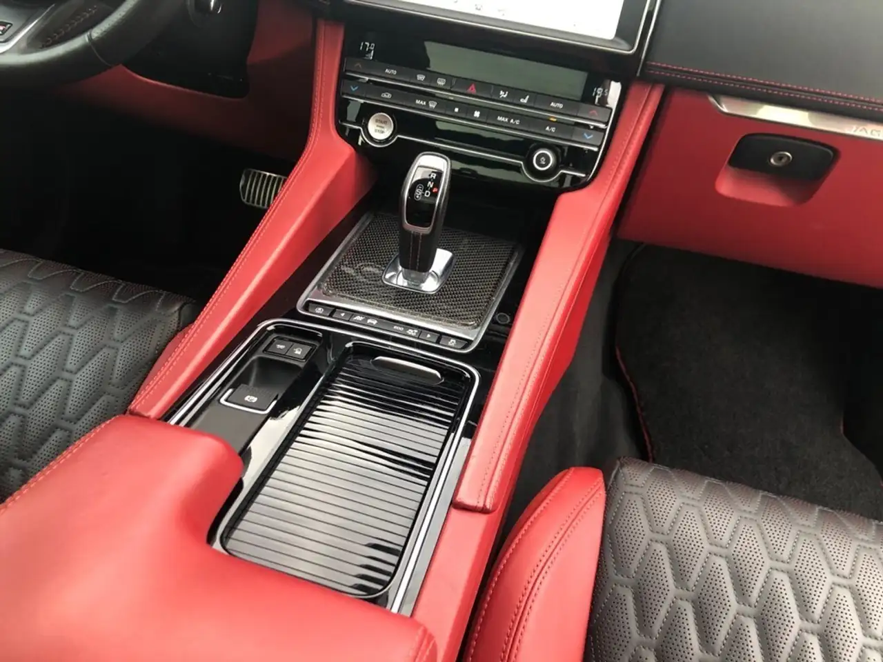 Jaguar F-Pace снимка Jaguar F-Pace