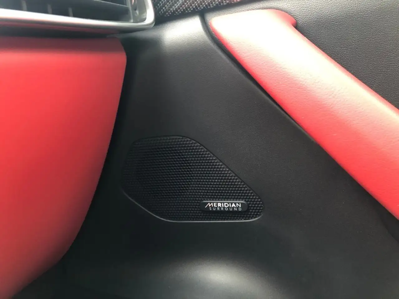 Jaguar F-Pace снимка Jaguar F-Pace