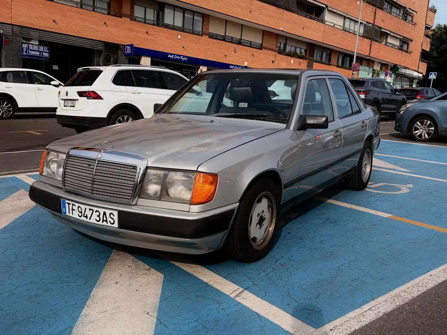 Mercedes-Benz 260 260E 4Matic Gris - 1