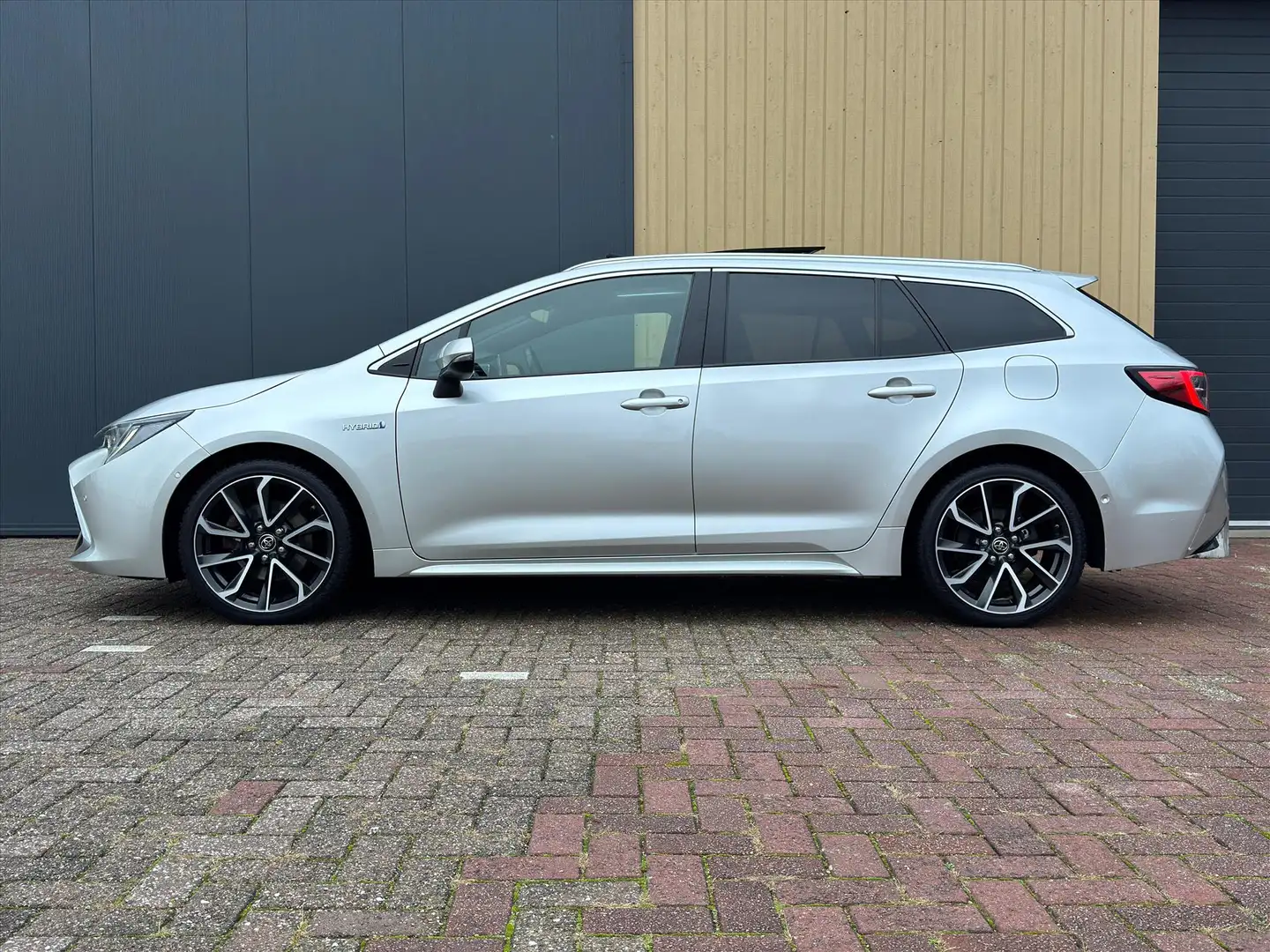 Toyota Corolla Touring Sports 2.0 Hybrid Executive | ACC | Schuif Gris - 2
