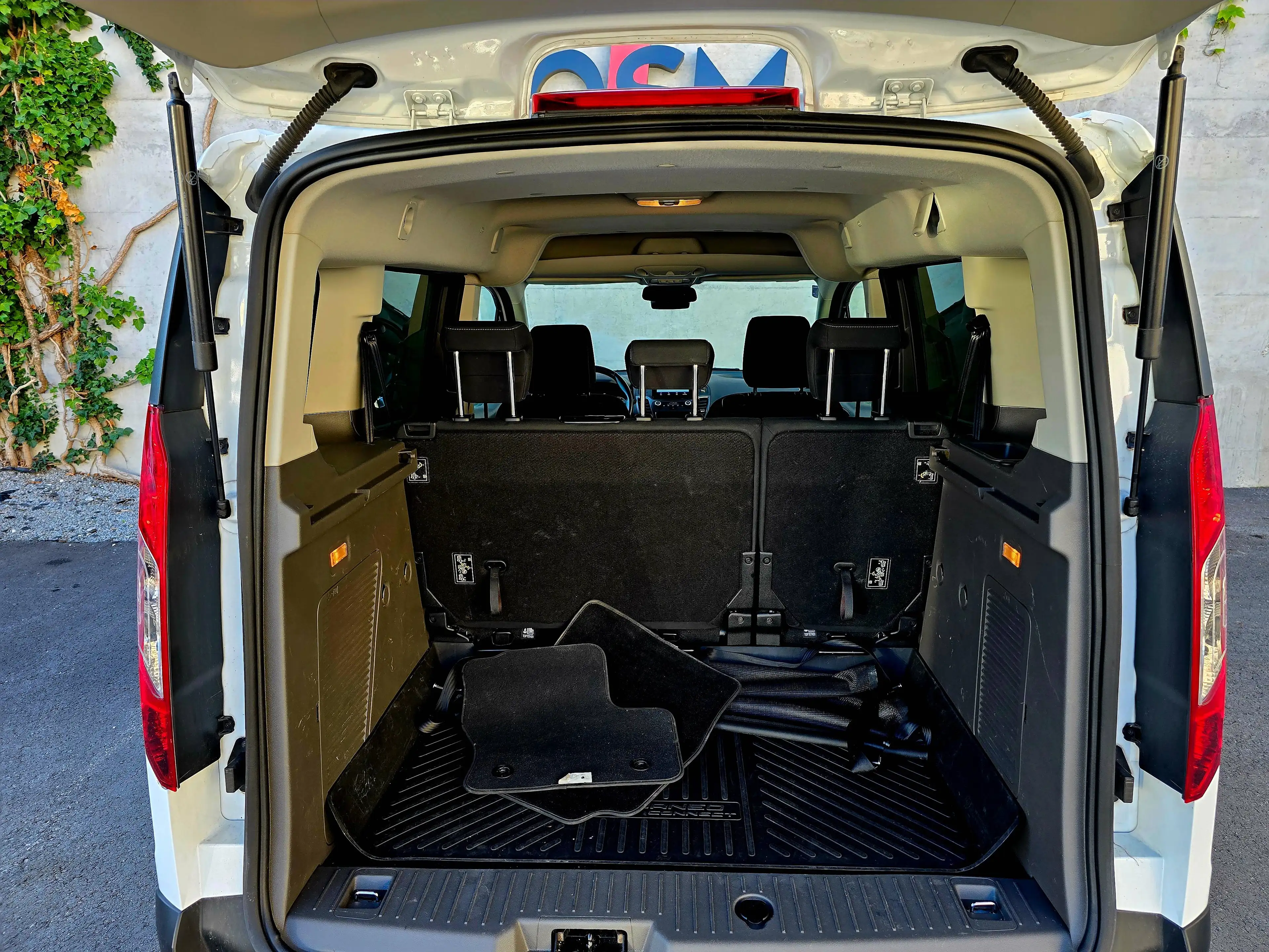 Ford Tourneo Connect Trend /AHK/KAMERA/ — photo 14