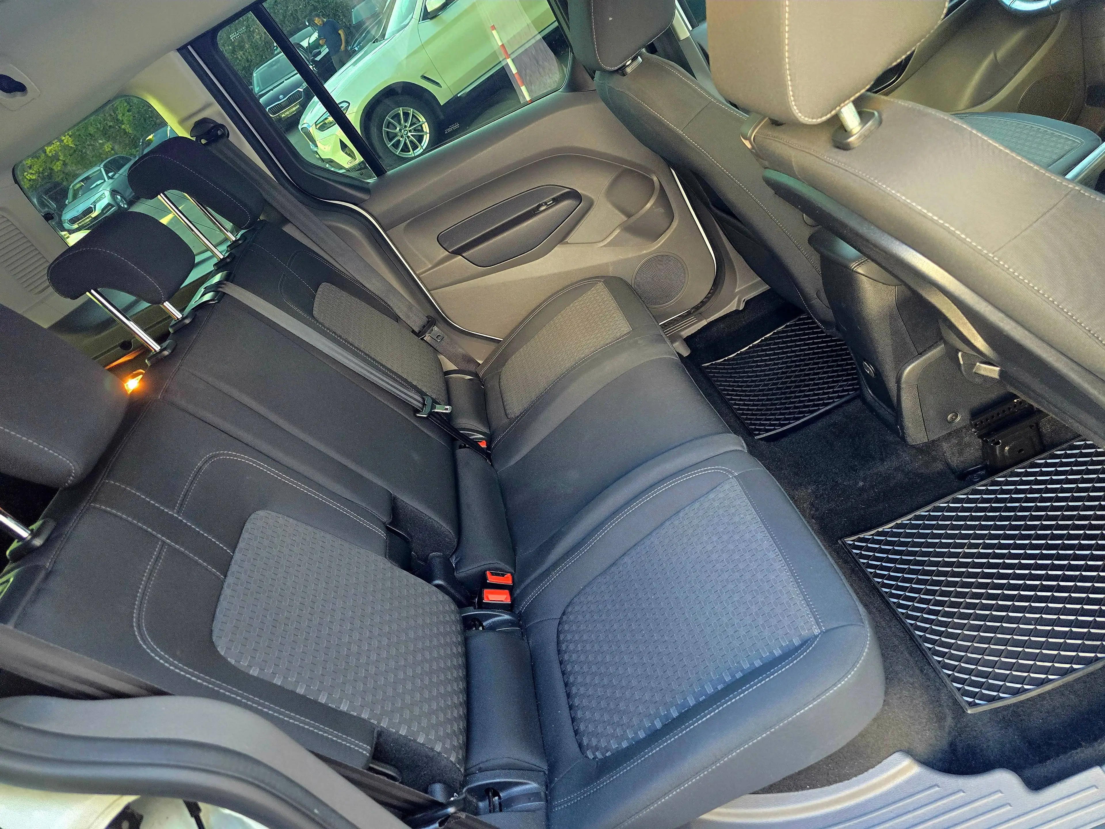 Ford Tourneo Connect Trend /AHK/KAMERA/ — photo 13