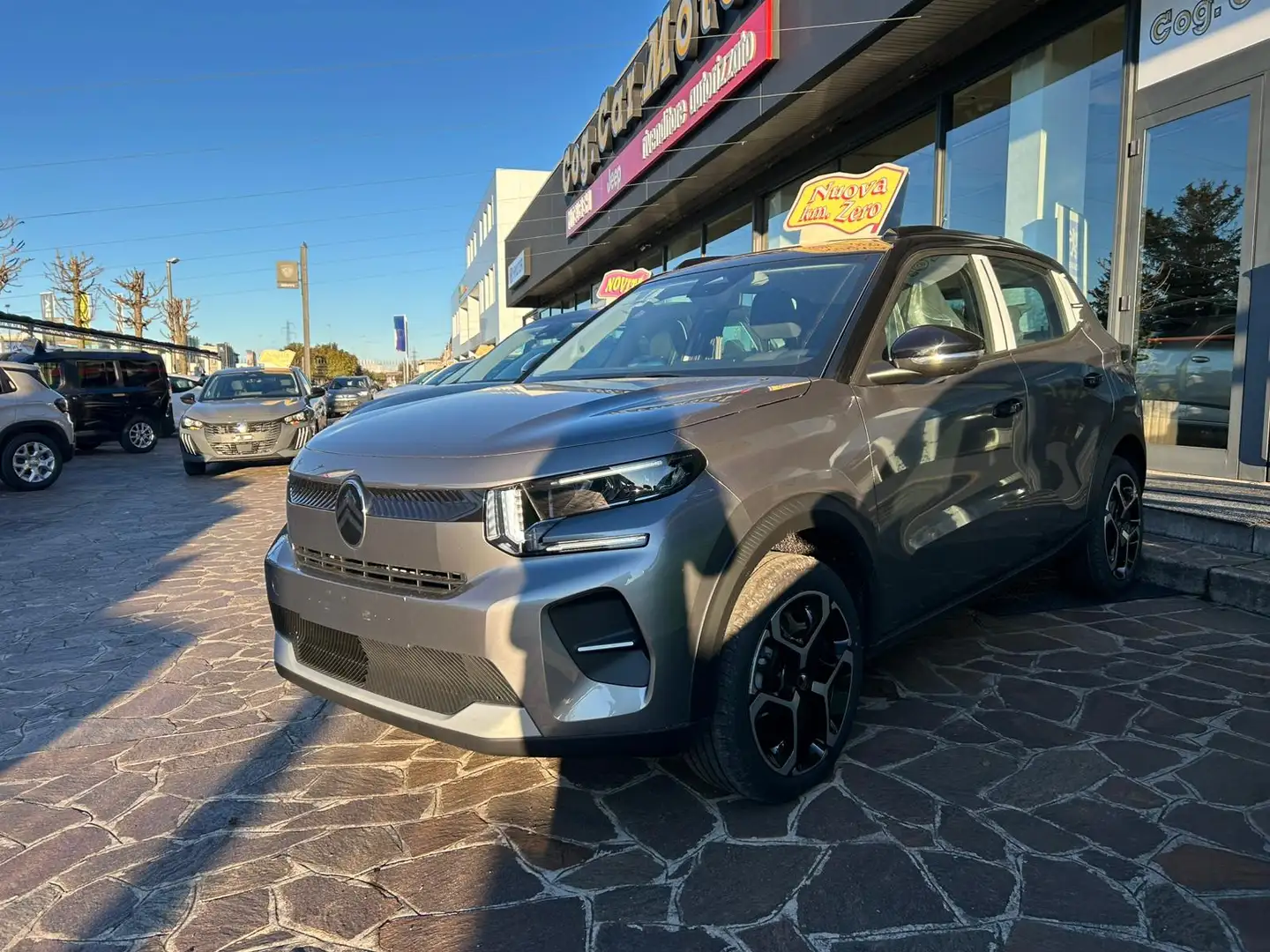 Citroen C3 1.2 hybrid Plus 110CV KM0 Grau - 2