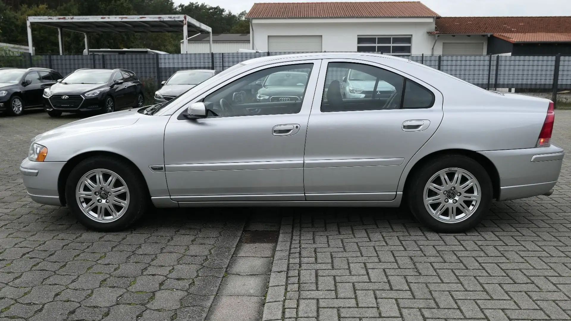 Volvo S60 2.4 Momentum MFL/Tempomat/AHK Silber - 2