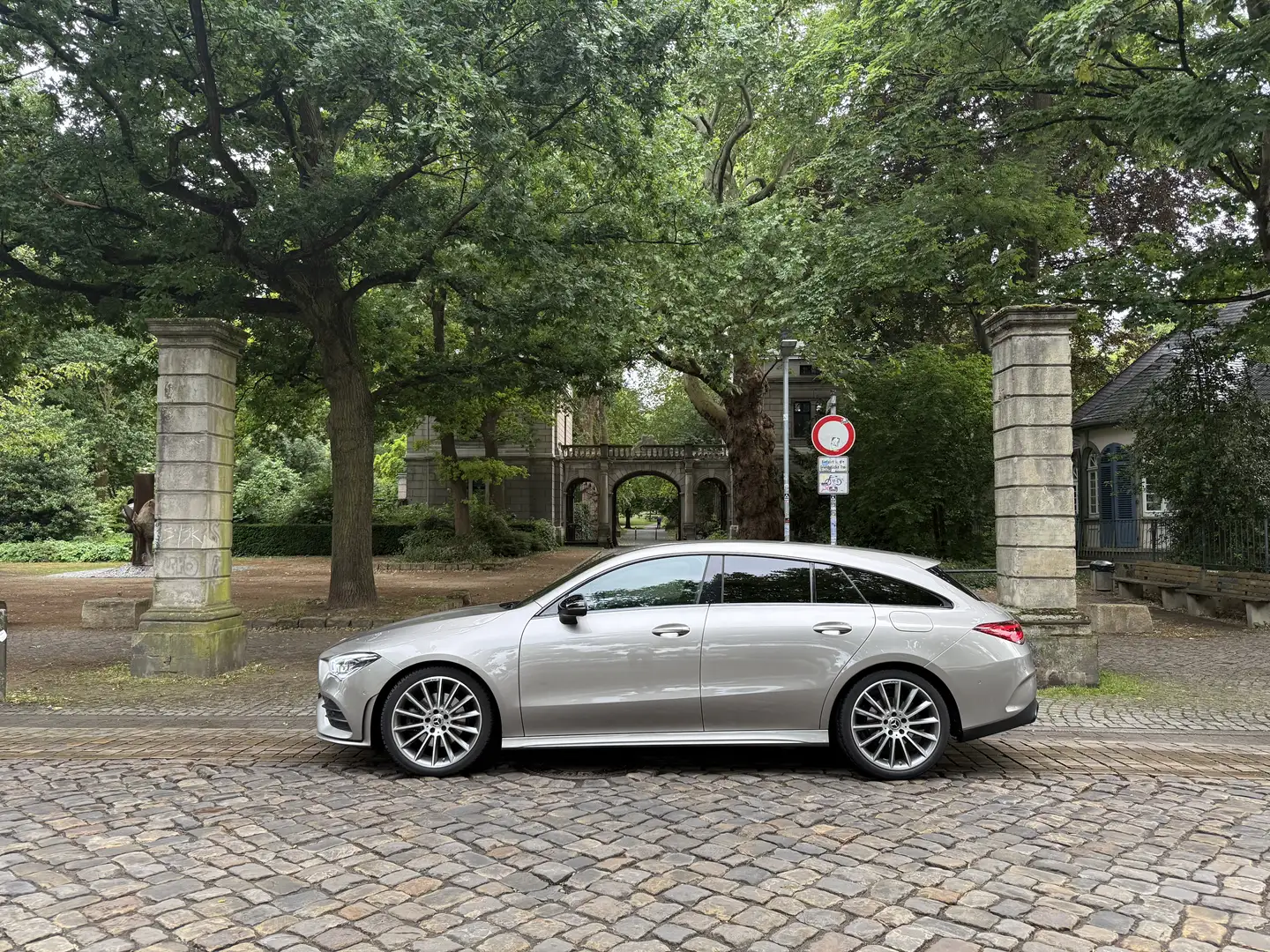 Mercedes-Benz CLA 220 d Shooting Brake 8G-DCT AMG Line Bronze - 2