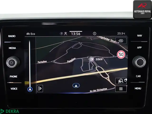 Volkswagen T-Roc view 14